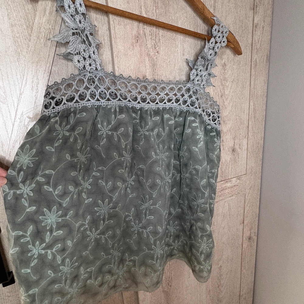 POL Green Floral Lace Strap Tank Top – Size S - Picture 4 of 7